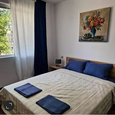 Aпартамент-софия/ Newhome Lux Apartment *