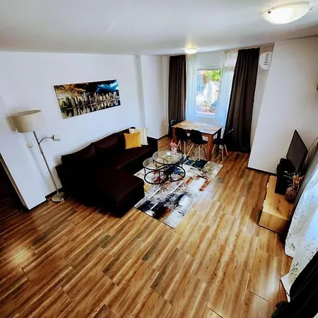 Aпартамент-софия/ Newhome Lux Apartment